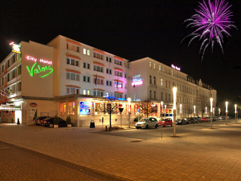 Feuerwerk über dem City Hotel Valois an Silvester