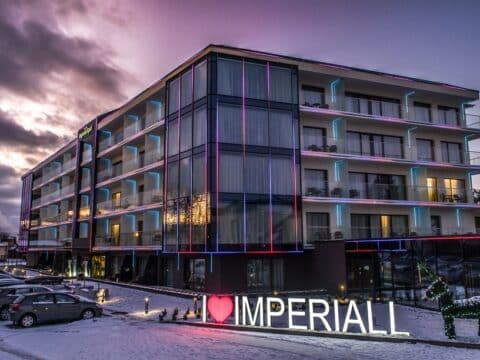 Imperiall Resort & MediSpa Außenansicht im Winterkleid zu Silvester