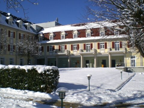 Santé Royale Hotel im Winterkleid, bereit für Silvester